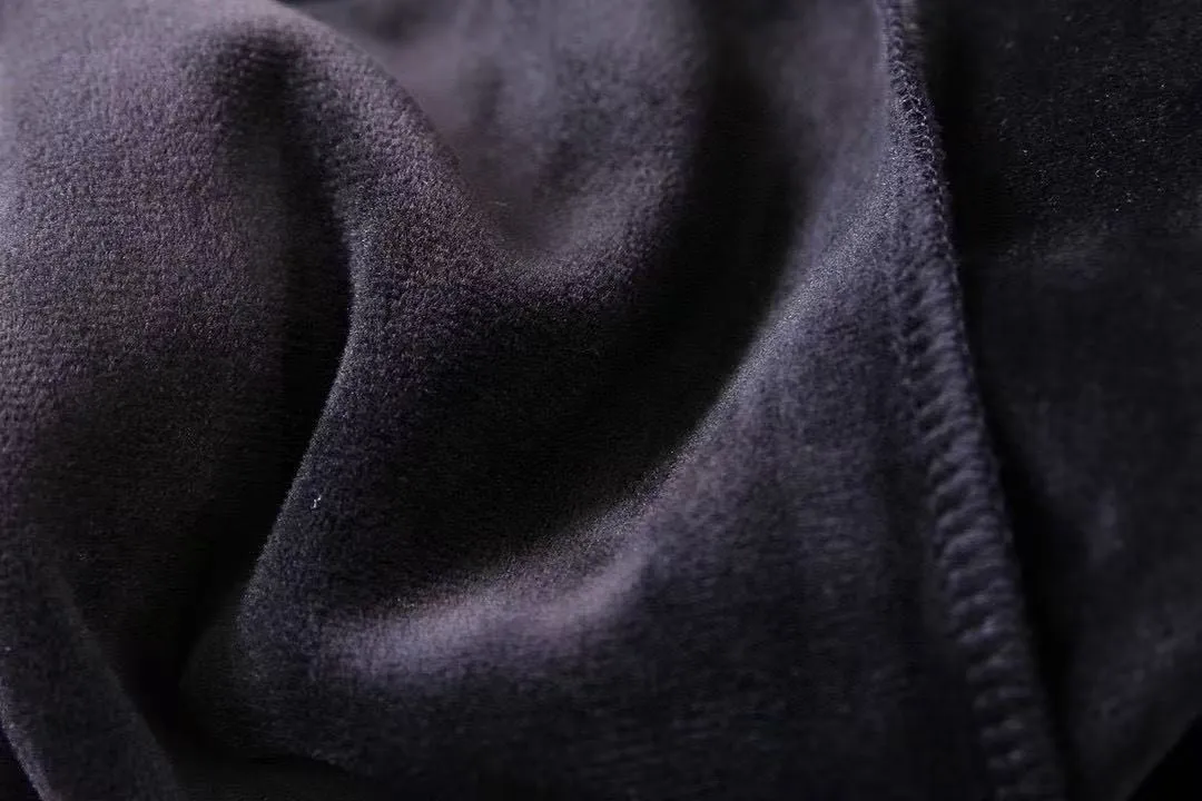 🅿️240 brand [LV Louis Vuitton] (Fat Man Gospel) 2025 Spring Style (Fleece Sweater) Tencel Roman velvet fabric. The upper body is extremely comfortable and skin-friendly. It is very elastic, does not cause pilling, is super warm, and is very comfortable to wear next to the body. It can be worn alone as a base layer. It makes you stylish and warm. It is simple and elegant, close to the body and warm. Size: M-5XL (can wear up to 220 pounds) Color: black